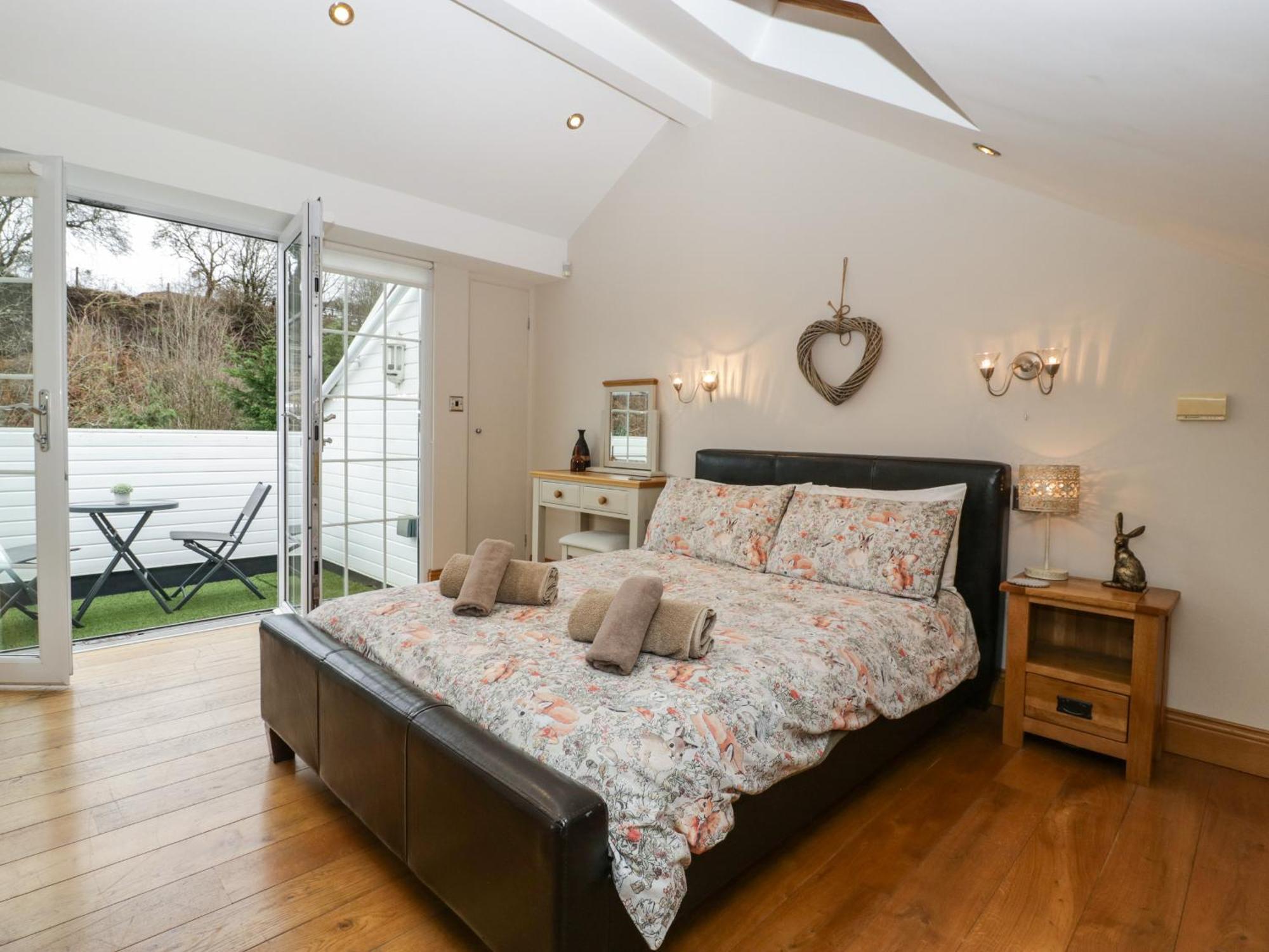 About Time Cottage Lydney Bagian luar foto