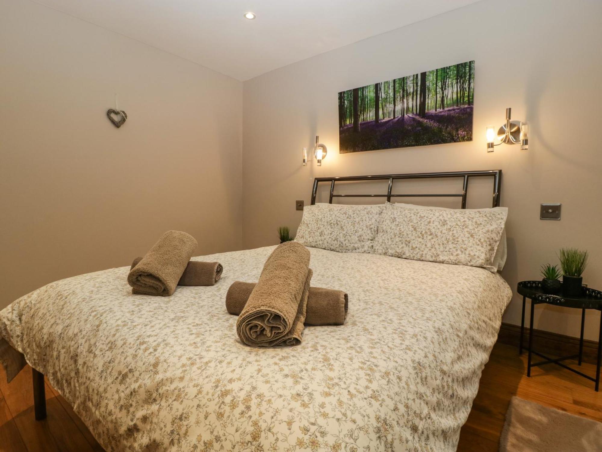 About Time Cottage Lydney Bagian luar foto